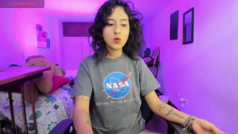 Atenea online show from September 12, 2025, 9:26 pm