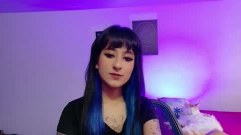 Atenea online show from April 15, 2026, 9:04 pm