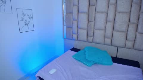 atenea_luxx online show from January 13, 2026, 8:25 pm