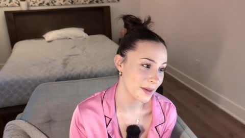 Miss Audrey online show from February 2, 2025, 10:39 pm