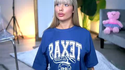 Isabella online show from February 11, 2025, 1:52 am