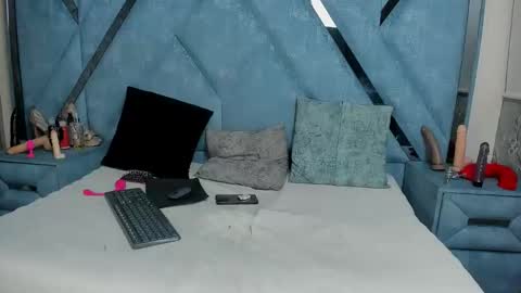Monii Yi online show from June 8, 2026, 3:40 am