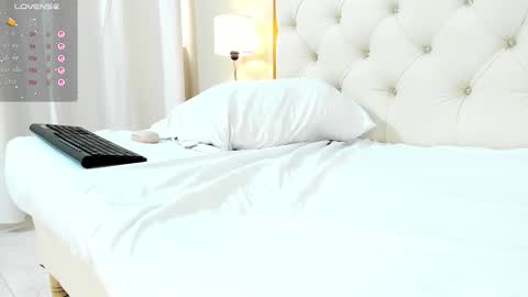 Aura sanders online show from October 30, 2025, 12:17 pm