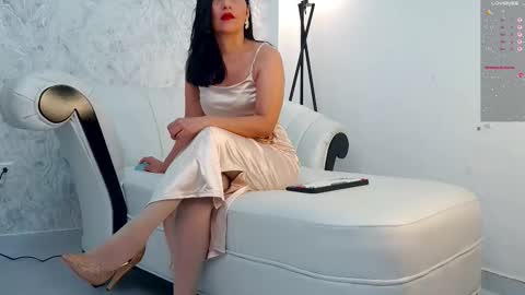 Aura sanders online show from November 16, 2025, 12:00 pm