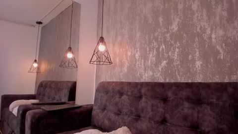 Aura online show from September 16, 2025, 2:01 am