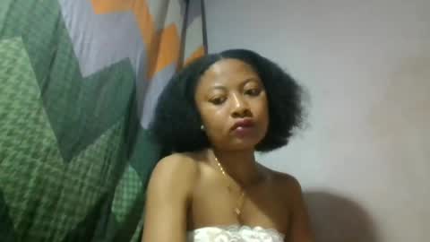 aurelie08 online show from June 19, 2026, 1:21 am