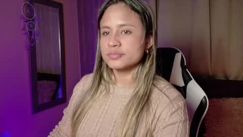 aurora_collins08 online show from September 19, 2025, 5:13 pm