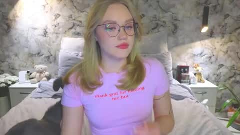 Kate online show from November 8, 2025, 1:55 pm