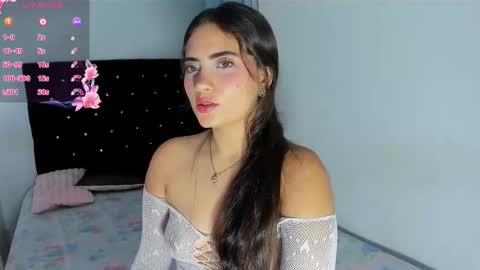 aurora_lenovic online show from November 14, 2025, 3:22 pm