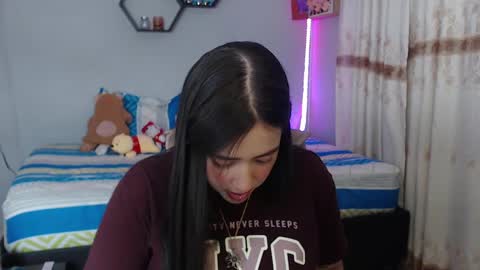 Snapshot of aurora_shy_ chatting on December 18, 2024, 1:05 am Aurora  online show from December 18, 2024, 1:05 am