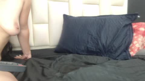 auroraa_miller online show from January 8, 2025, 6:20 pm