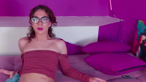 Aurora online show from February 19, 2025, 6:43 pm