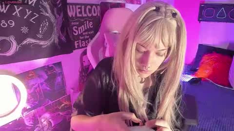 Aurora Channn online show from November 30, 2025, 10:47 pm