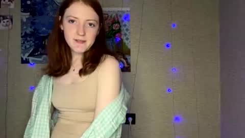 auroraviolet_ online show from June 11, 2026, 8:18 pm