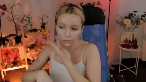 aurorawrenfield online show from January 15, 2026, 5:01 am