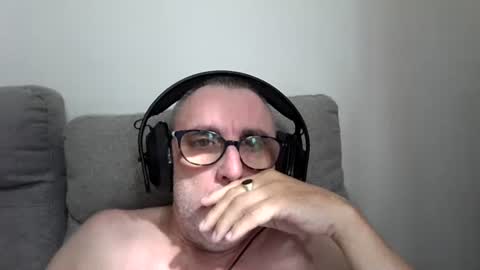 aussie_ozzie online show from May 17, 2026, 12:41 am