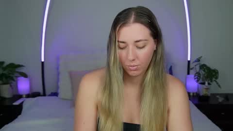 aussielulu online show from October 8, 2025, 3:48 am