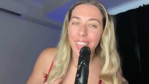 aussielulu online show from February 5, 2026, 6:51 am