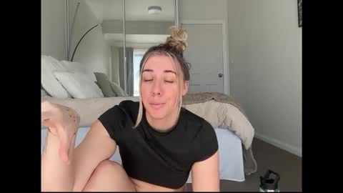 aussielulu online show from April 6, 2026, 10:54 pm