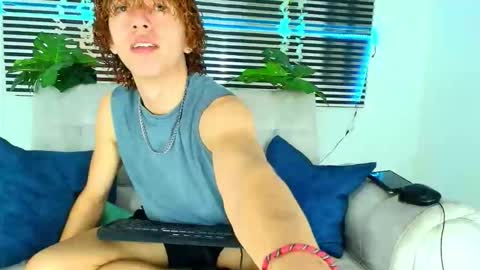 austin_collinsxx online show from December 19, 2025, 4:47 pm