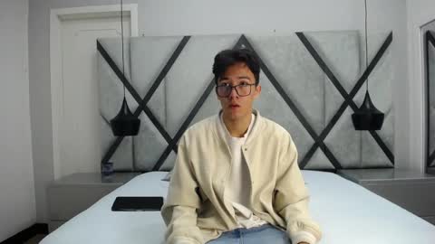 austinreeds online show from October 19, 2025, 12:28 pm