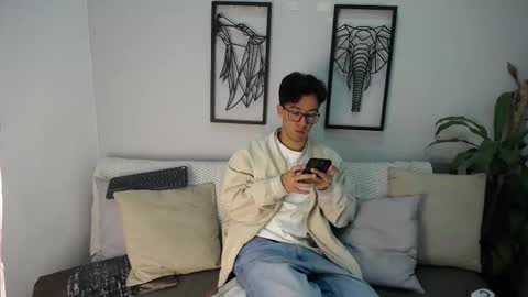 austinreeds online show from November 16, 2025, 12:44 pm