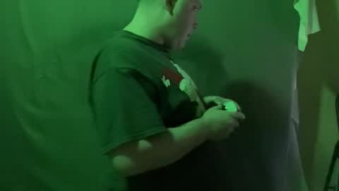 Auz online show from November 12, 2025, 4:57 am