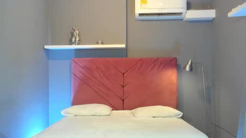 ava_luz online show from December 20, 2025, 7:43 pm