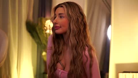 Carina online show from March 7, 2025, 3:08 am