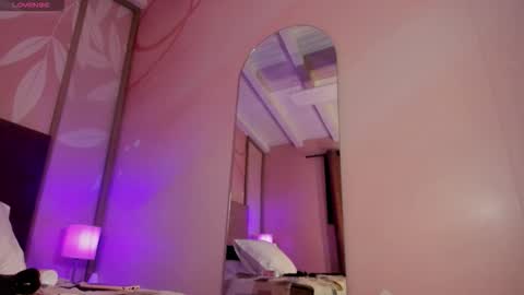 avawhiite online show from September 22, 2025, 4:58 am