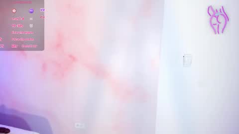 avawhiite online show from September 26, 2025, 8:35 pm