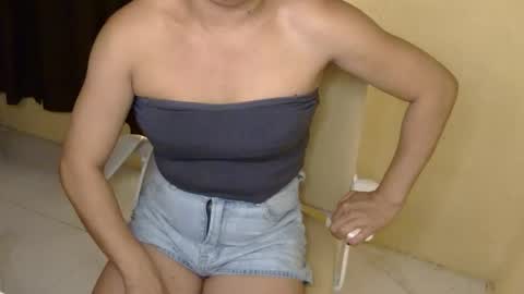 Snapshot of averageuncut1 chatting on October 28, 2025, 5:37 pm Rhian online show from October 28, 2025, 5:37 pm