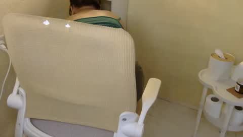 Snapshot of averageuncut1 chatting on November 10, 2025, 3:16 am Rhian online show from November 10, 2025, 3:16 am