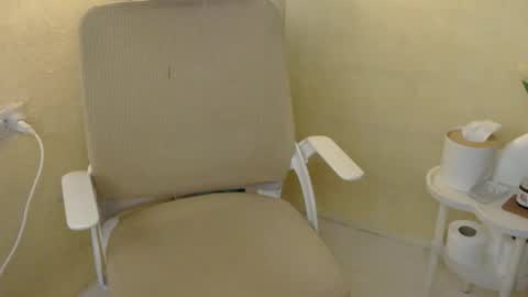 Snapshot of averageuncut1 chatting on November 10, 2025, 5:45 pm Rhian online show from November 10, 2025, 5:45 pm