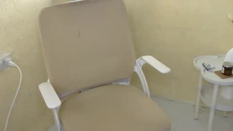 Snapshot of averageuncut1 chatting on November 16, 2025, 2:39 am Rhian online show from November 16, 2025, 2:39 am