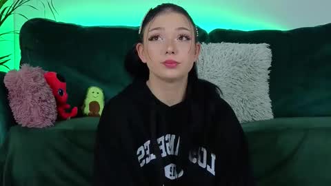 AveryWillow online show from September 25, 2025, 5:11 am