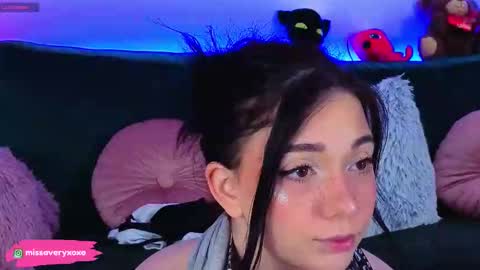 AveryWillow online show from March 25, 2026, 12:27 am