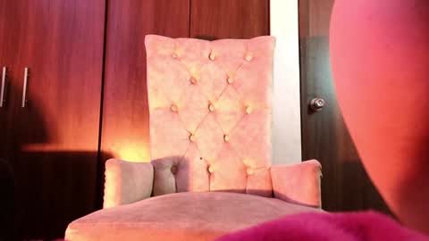 Saraaaa independent model 3 online show from February 4, 2025, 6:14 am