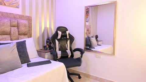 AVIS  online show from September 17, 2025, 6:53 pm