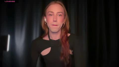 avril_pearly_ online show from May 31, 2026, 6:42 pm