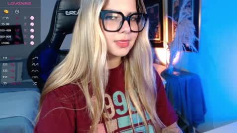 Snapshot of avrill_morgan chatting on December 4, 2024, 10:19 pm Avrill Morgan online show from December 4, 2024, 10:19 pm