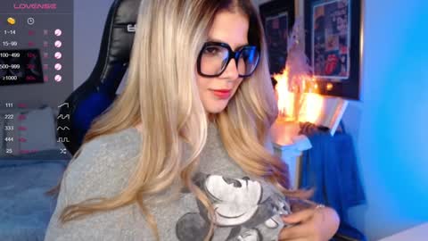 Snapshot of avrill_morgan chatting on February 6, 2025, 8:13 pm Avrill Morgan online show from February 6, 2025, 8:13 pm
