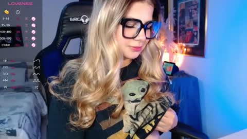 Snapshot of avrill_morgan chatting on February 16, 2025, 8:22 pm Avrill Morgan online show from February 16, 2025, 8:22 pm