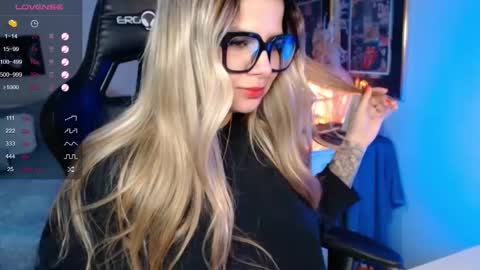 Snapshot of avrill_morgan chatting on February 20, 2025, 10:04 pm Avrill Morgan online show from February 20, 2025, 10:04 pm