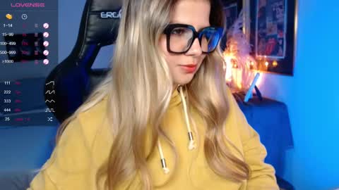 Snapshot of avrill_morgan chatting on March 5, 2025, 8:00 pm Avrill Morgan online show from March 5, 2025, 8:00 pm