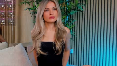 AVRILL CYRUX online show from February 4, 2025, 6:25 am