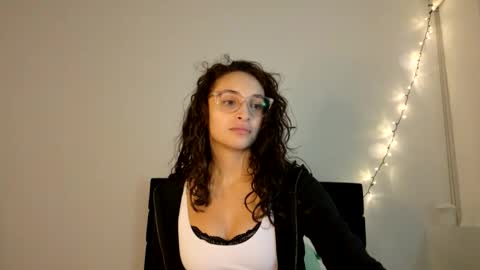 Avaia online show from January 14, 2026, 11:42 pm