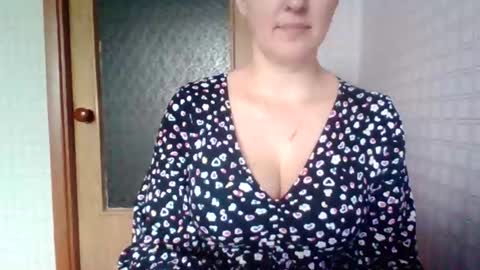 awesomeladyy online show from February 6, 2026, 8:51 am