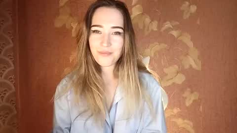 Snapshot of awora_wolf chatting on September 18, 2025, 8:33 pm Awora Wolf online show from September 18, 2025, 8:33 pm