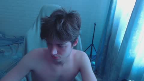 axel_0ne online show from May 7, 2026, 5:35 am